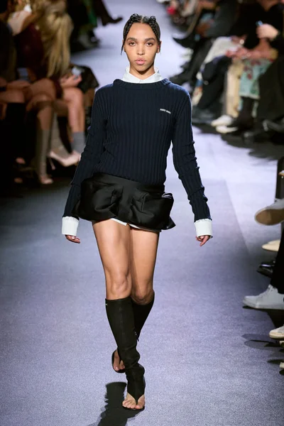 Look 64
